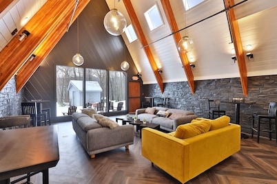 The Birch Ridge: Lace Room #3 - Queen Suite In Renovated Killington Lodge. Hot Tubs. 1 Bedroom Home