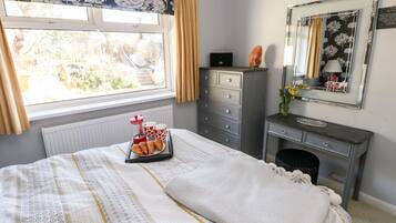 3 kamar tidur dan didekorasi berbeda-beda
