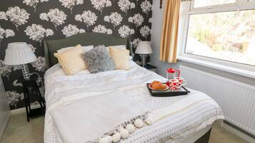 3 bedrooms, individually decorated, individually furnished, free WiFi