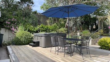 Cottage | Outdoor dining