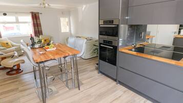 Fridge, dishwasher, cookware/dishes/utensils