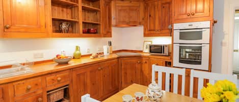 Fridge, electric kettle, toaster, cookware/dishes/utensils