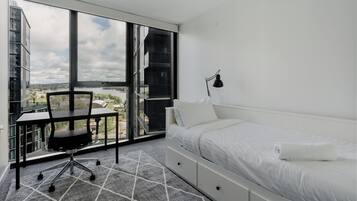 2 bedrooms, desk, iron/ironing board, free WiFi