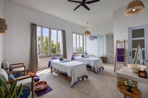 Espace de soins pour les couples, bain à remous, soins corporels