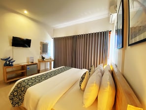 Minibar, desk, blackout curtains, free WiFi