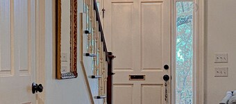 Downtown Mobile, AL- 5 Minute Walk to Parades!