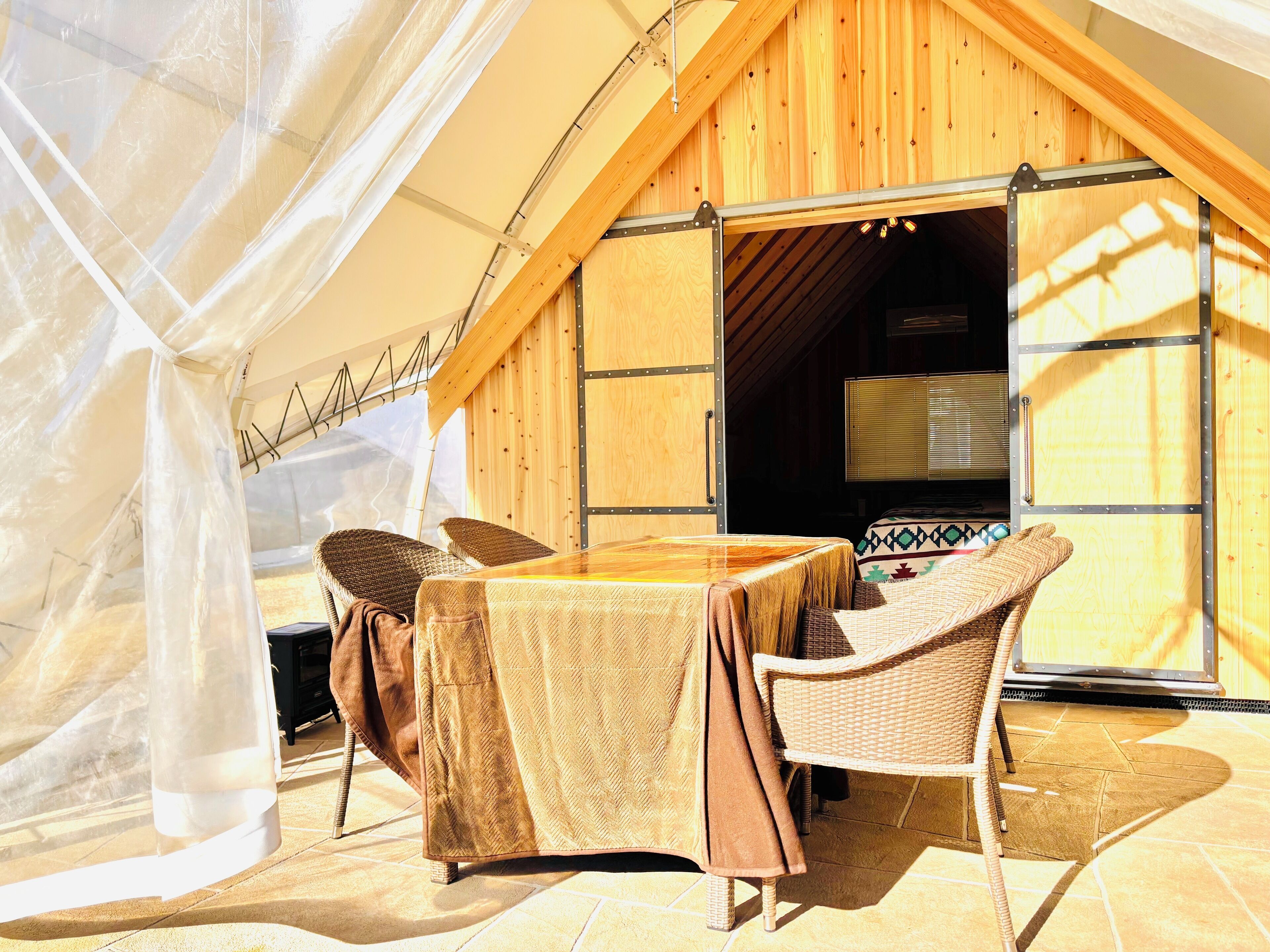 opera tent | free wifi, bed sheets