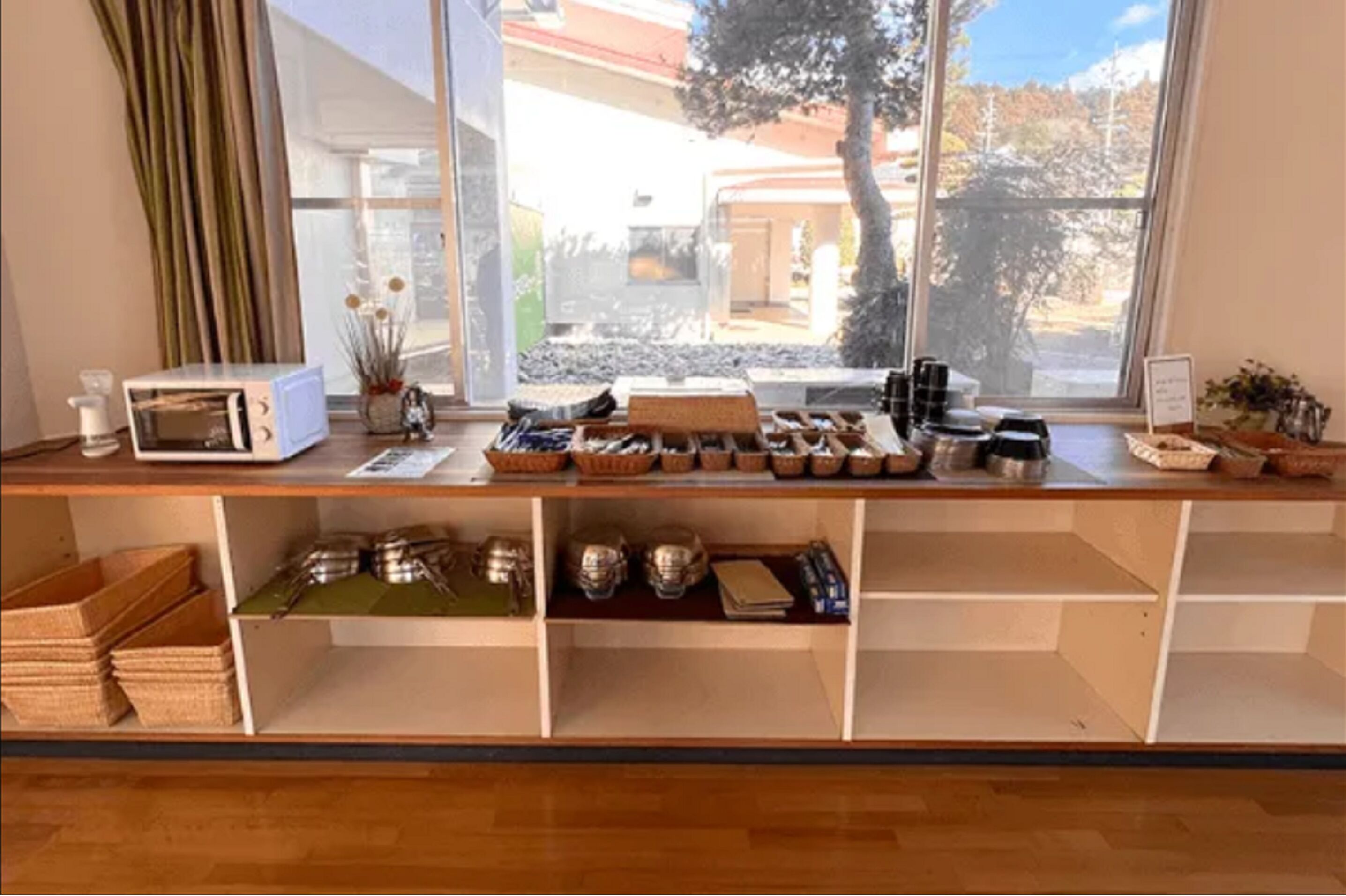 microwave, dining tables