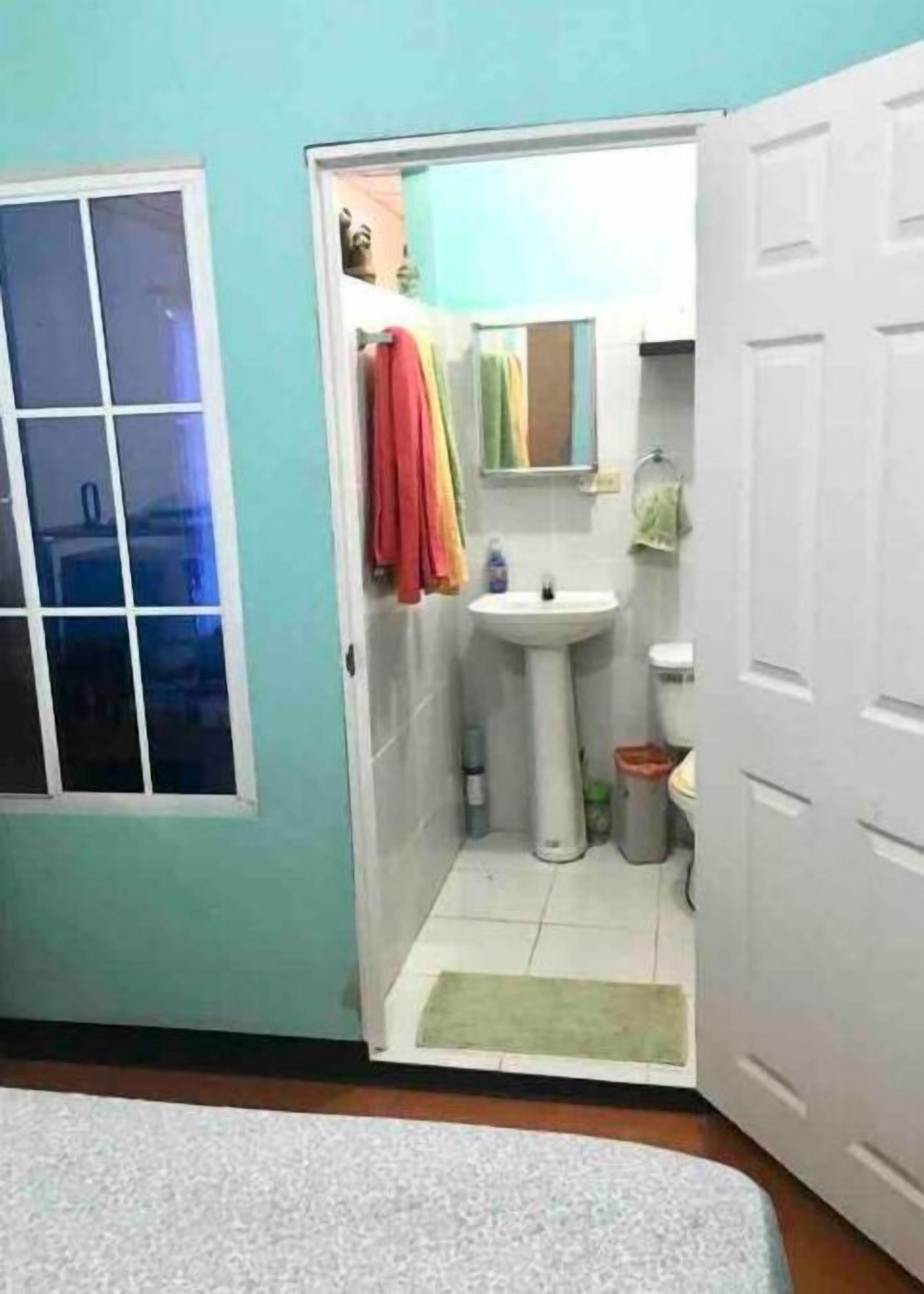 3 bedrooms, in-room safe, desk, iron/ironing board