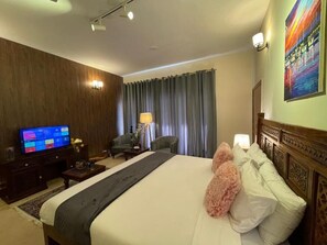 Chambre Triple | Bureau, fer et planche à repasser, Wi-Fi gratuit