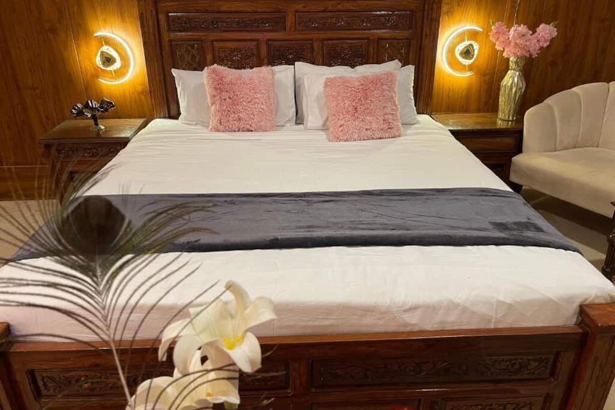 Habitación doble Deluxe | Escritorio, tabla de planchar con plancha y wifi gratis