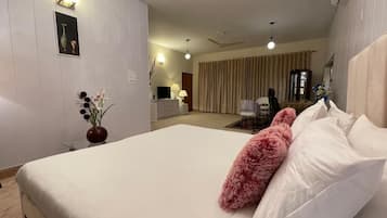 Kamar Double Deluks | Meja kerja, setrika/meja setrika, dan Wi-Fi gratis