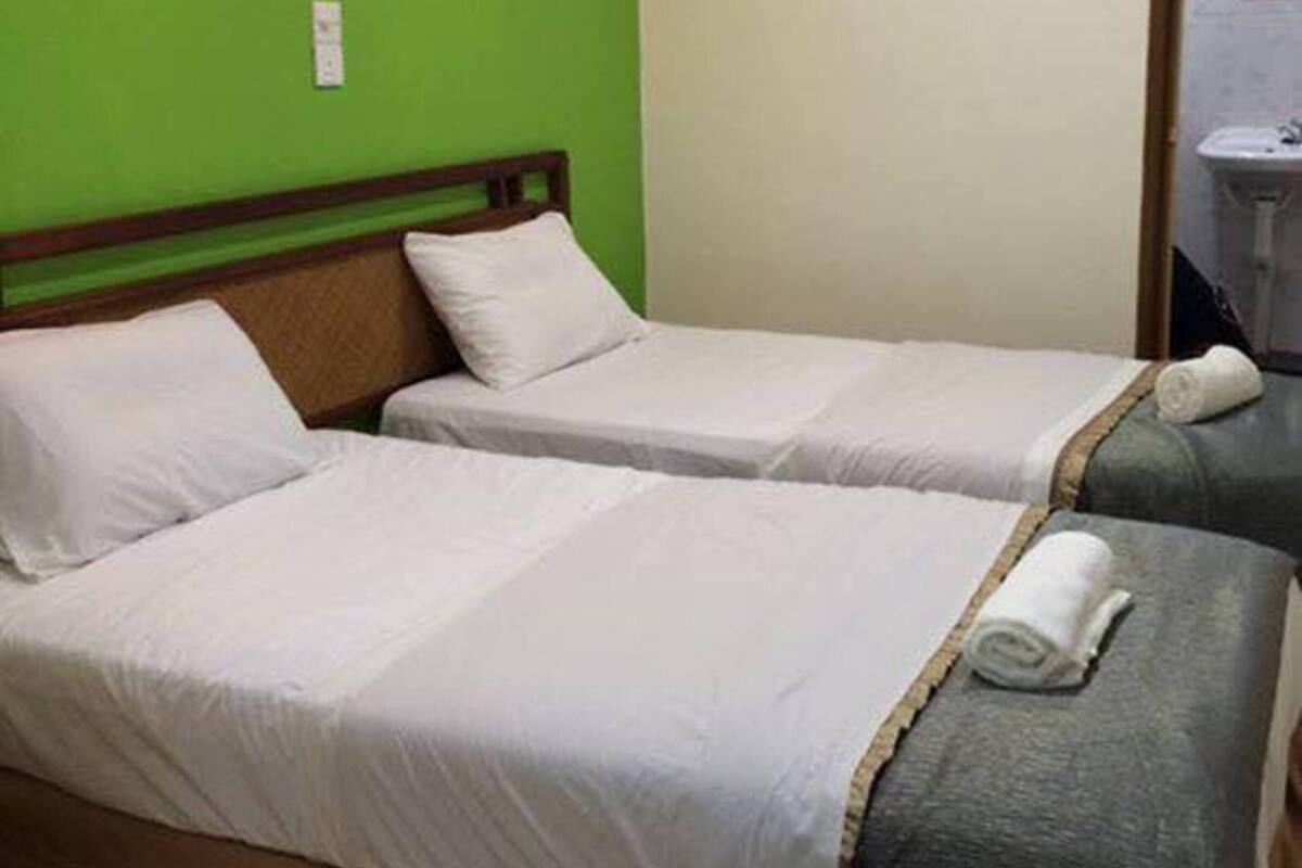 Espacio para trabajar con laptop, wifi gratis y ropa de cama 