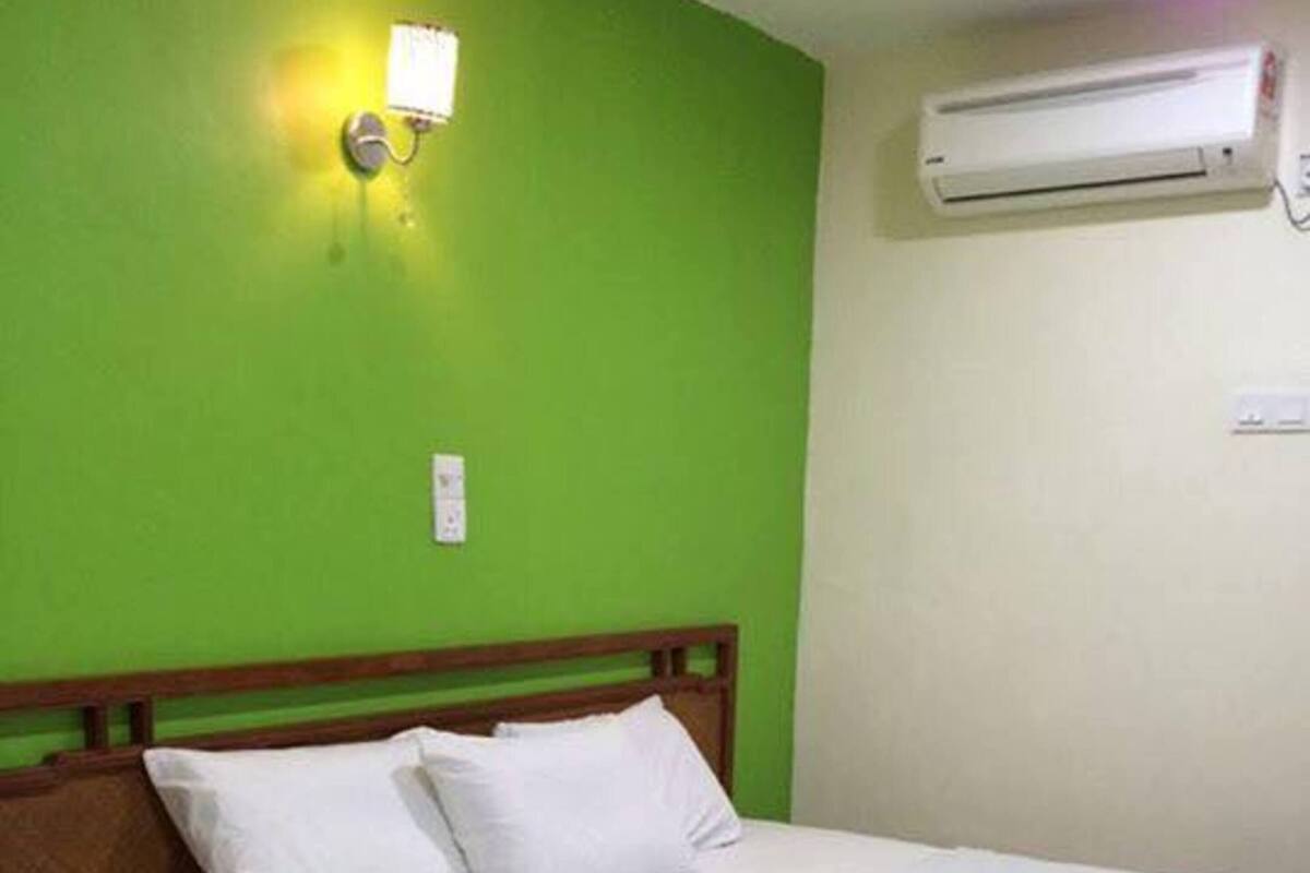 Espacio para trabajar con laptop, wifi gratis y ropa de cama 