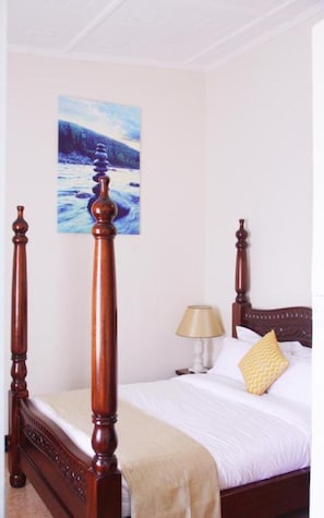 Deluxe Room | Free WiFi - Karimba Lounge (Meru)