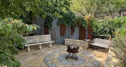 Family farm retreat, big outdoor alfresco areas, with emus