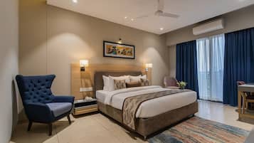 Club Suite | 1 bedroom, minibar, in-room safe, individually furnished