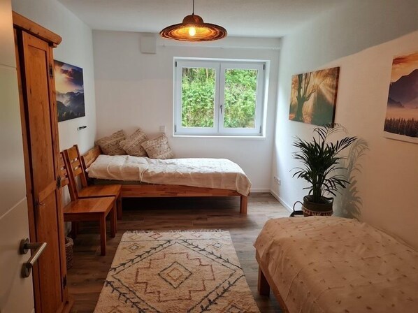 1 bedroom, bed sheets