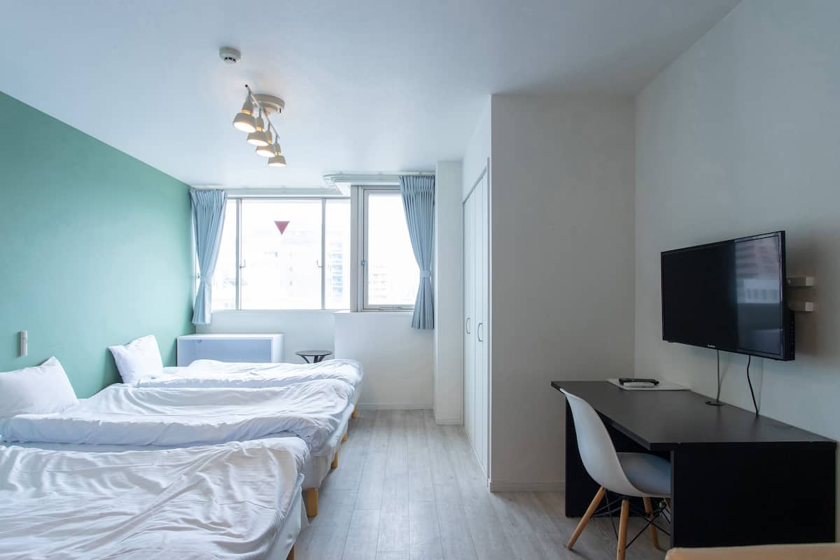 Schallisolierte Zimmer, kostenloses WLAN, Bettwäsche