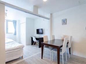Soundproofing, free WiFi, bed sheets - Reality Hakata 2 (Fukuoka)