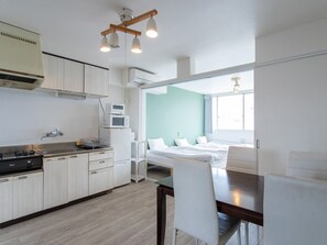 Soundproofing, free WiFi, bed sheets - Reality Hakata 2 (Fukuoka)