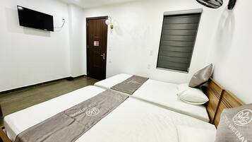 Habitación económica con 2 camas individuales | Wifi gratis y ropa de cama