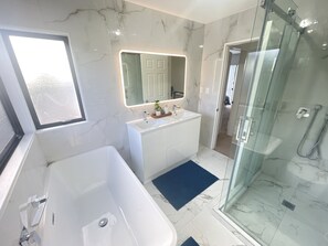 Shower, jetted bath, hair dryer, towels - Auckland City & AIRPORT Near Sylvia park mall (Auckland)