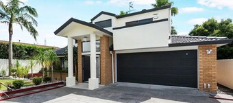 Auckland City & AIRPORT Near Sylvia park mall