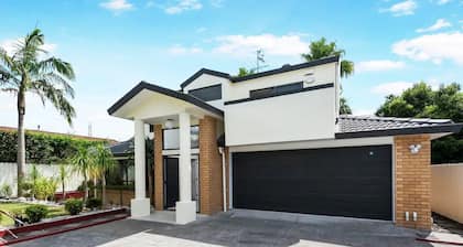 Auckland City & AIRPORT Near Sylvia park mall