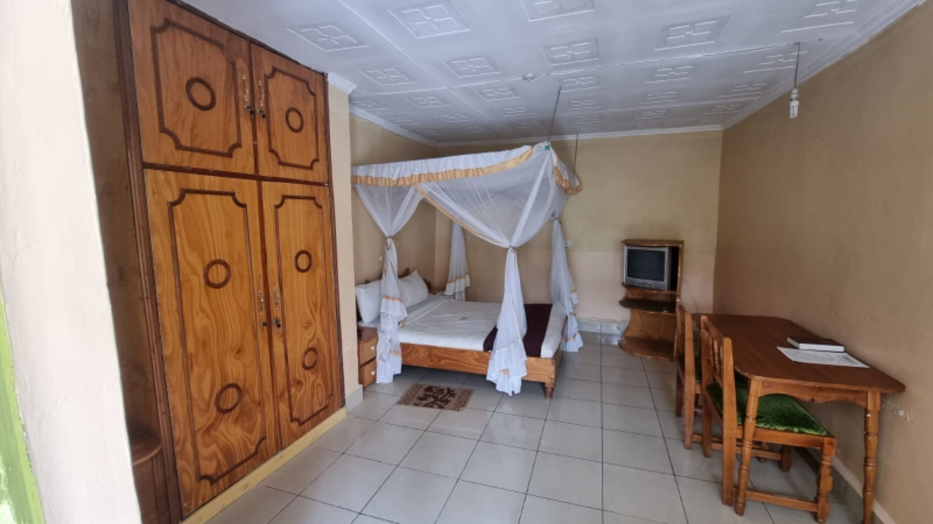 Free WiFi, bed sheets