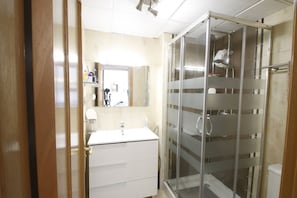 Shower, towels