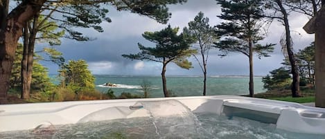 Baignoire à remous extérieure