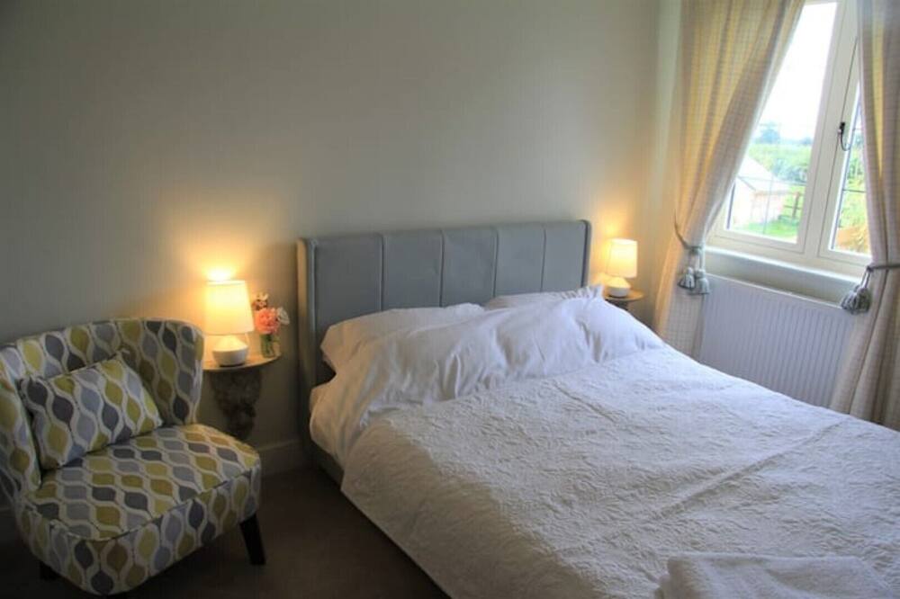 Hare Cottage with hot tub, sleeps 9, fishing and wild swimming