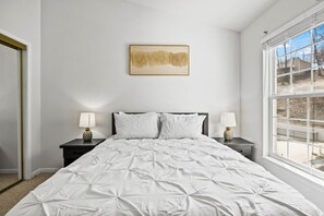 2 sovrum, skrivbord, resesäng och gratis wi-fi