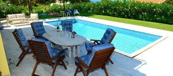 Citron Pale Villa with Private Pool
