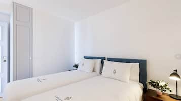 2 bedrooms, iron/ironing board, internet, bed sheets