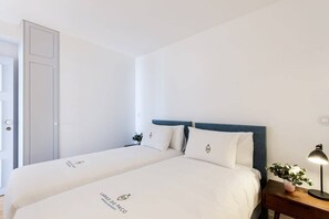 2 bedrooms, iron/ironing board, Internet, bed sheets