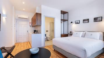 1 habitación, tabla de planchar con plancha, internet y ropa de cama