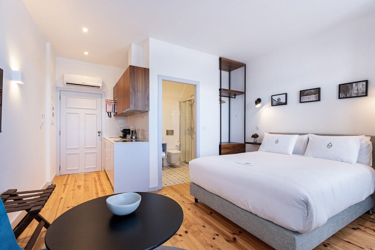 1 bedroom, iron/ironing board, internet, bed sheets