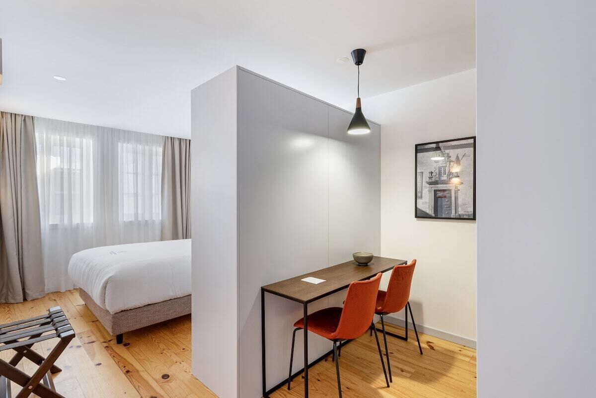 1 habitación, tabla de planchar con plancha y acceso a internet 