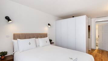 1 bedroom, iron/ironing board, internet, bed sheets