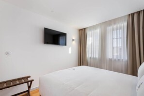 1 bedroom, iron/ironing board, Internet, bed sheets