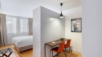1 bedroom, iron/ironing board, internet, bed sheets