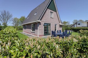 Outdoor dining - Villa with whirlpool and sauna in Makkum (Makkum)