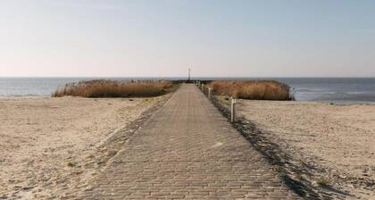 Villa near the lake in Makkum