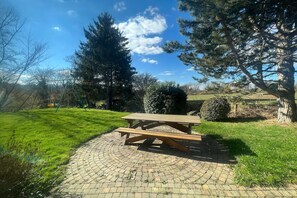 Outdoor dining - Relaxing Villa with Pool (Filot)