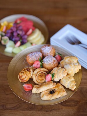 Free daily buffet breakfast