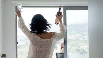 Apartment, 2 Schlafzimmer, Meerblick | Schallisolierte Zimmer, Bügeleisen/Bügelbrett, kostenloses WLAN