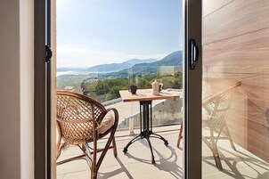 Apartamento, 2 quartos, vista para o mar | Sacada