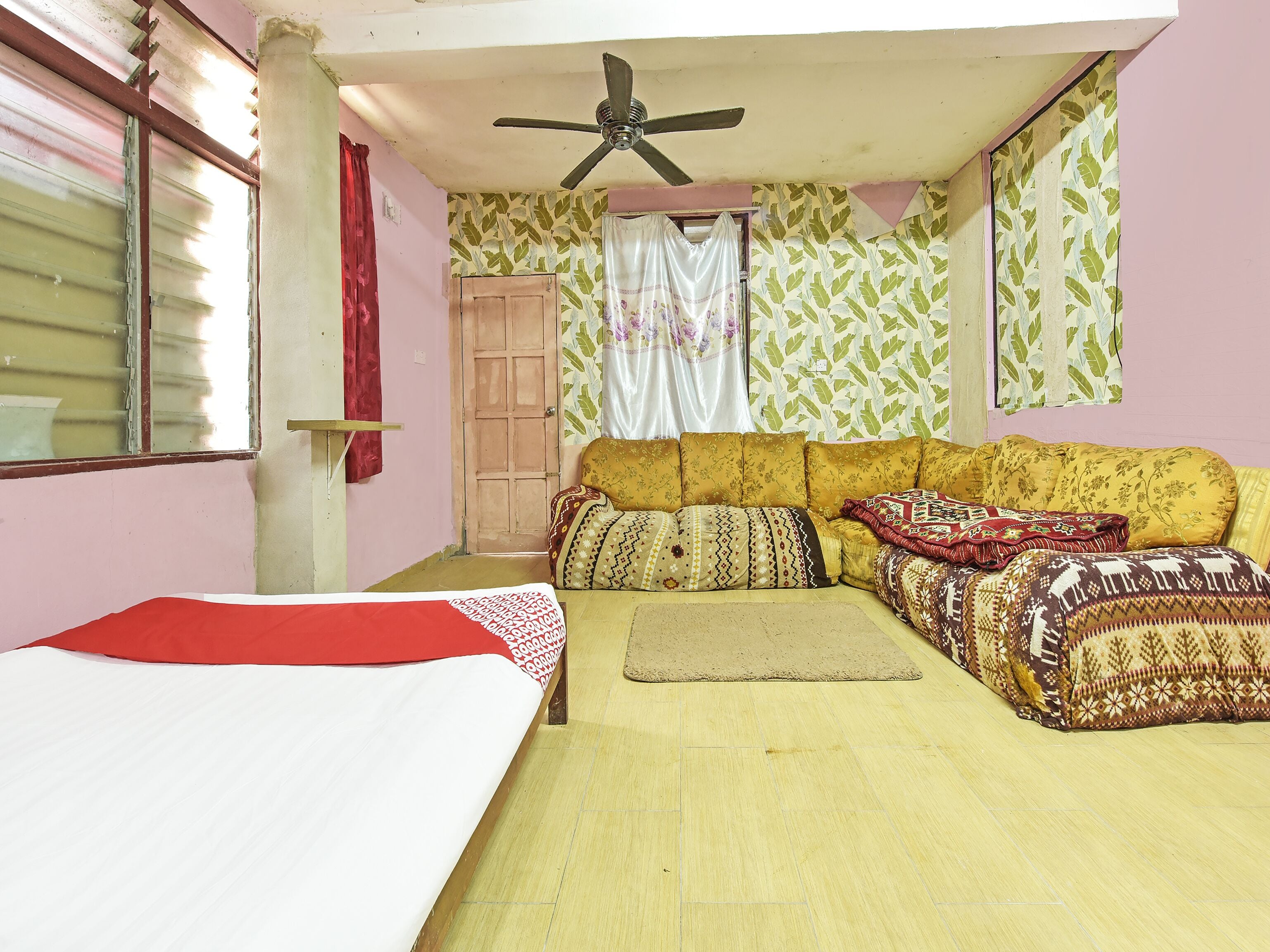 Deluxe Double Room, 1 Queen Bed | Desk, laptop workspace, free WiFi, bed sheets